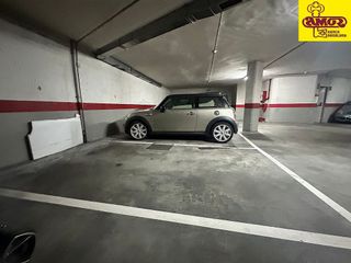 Garaje en venta en Ensanche - Sar en Santiago de Compostela