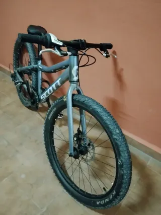 Bicicleta Scott 24 Grigia