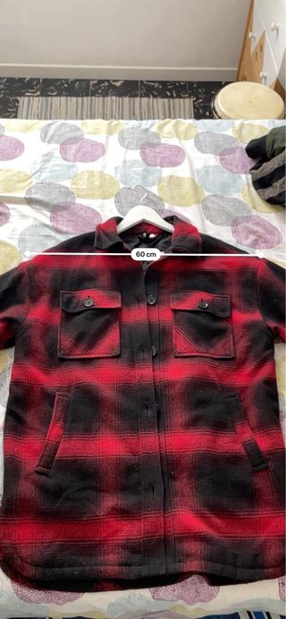 Chaqueta a cuadros roja y negra