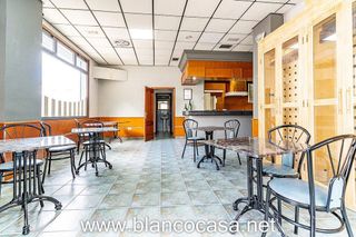 Local comercial en alquiler en Carballo