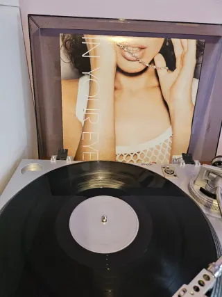 Kylie Minogue – In Your Eyes