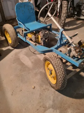 Kart artesanal azul con motor