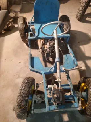 Kart artesanal azul con motor