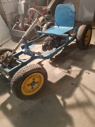Kart artesanal azul con motor