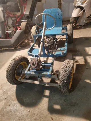 Kart artesanal azul con motor
