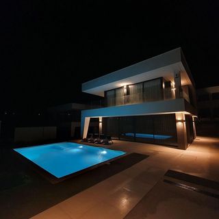 Chalet en alquiler en Puerto de la Duquesa en Manilva