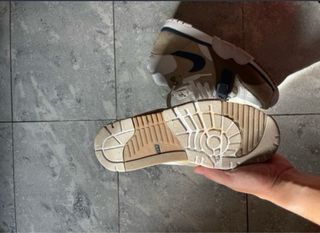 Zapatillas Nike Beige y Blanco