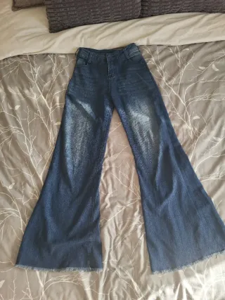 Pantalón vaquero campana azul