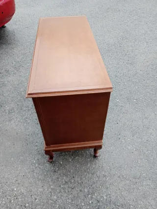 Cajonera de madera estilo clásico