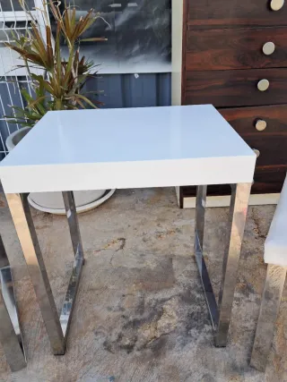 Mesa y 2 Sillas Recibidor Blancas