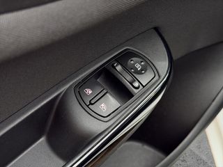 Opel Corsa 1.4 Business 66 kW (90 CV)