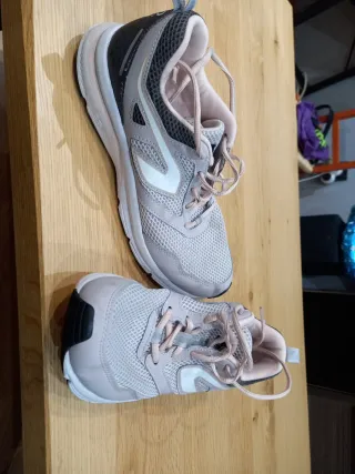Zapatillas deportivas grises y rosas talla 39