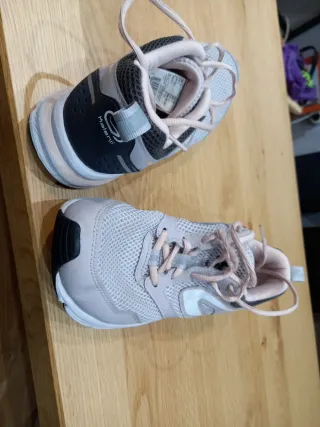 Zapatillas deportivas grises y rosas talla 39