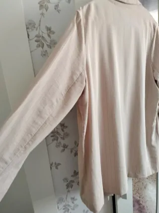 Chaqueta rosa palo con rayas finas