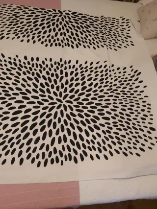 Tela nueva con estampado floral