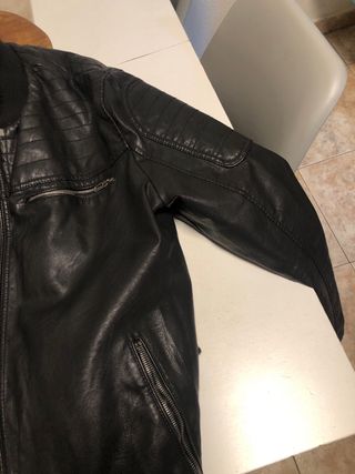 Chaqueta de cuero negra