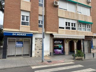 Local comercial en venta en Nueva Andalucía en Almería