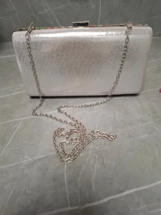 Bolso de fiesta plateado con cristales multicolor