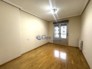 Piso en alquiler en Vallobín - La Florida en Oviedo