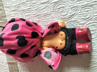 Pelota para salta y muñeca con pilas