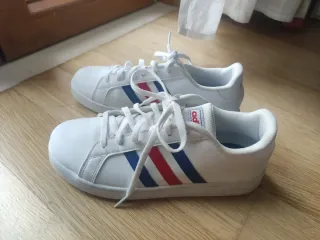 Adidas ORIGINALI bianche con strisce rosse e blu