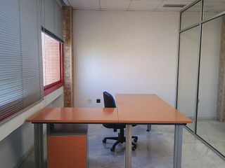 Oficina en alquiler en Colores - Entreparques en Sevilla