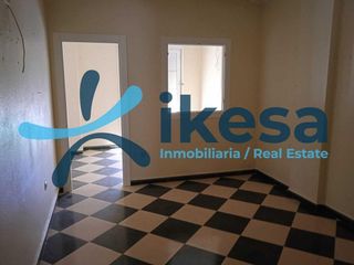 Casa adosada en venta en Puebla de la Calzada