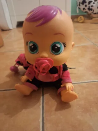 2 Bebés Llorones y Peluches Varios
