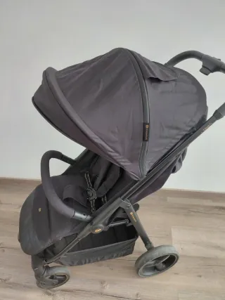 Cochecito de bebé negro