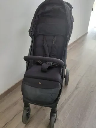 Cochecito de bebé negro