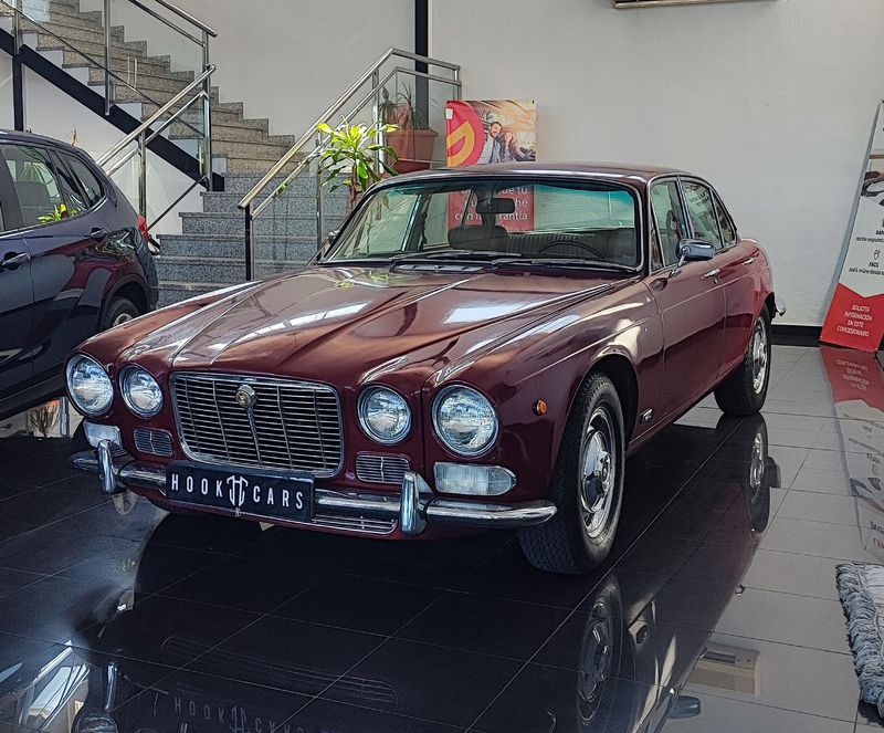 Jaguar XJ 1974 - foto 1