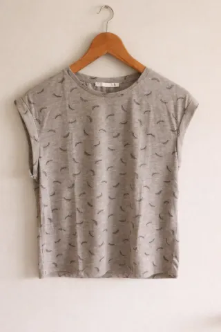 Camiseta Lefties gris estampado pestañas