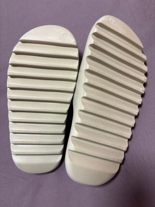 Chanclas Adidas Yeezy Beige