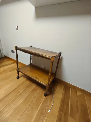 Mesa auxiliar madera con ruedas