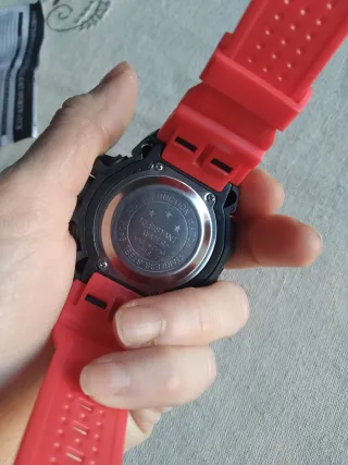 Reloj Deportivo Negro y Rojo