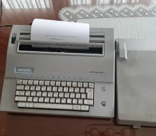 Máquina de escribir eléctrica Philips VW 2110