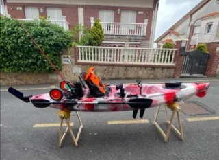 Kayak de pesca con accesorios