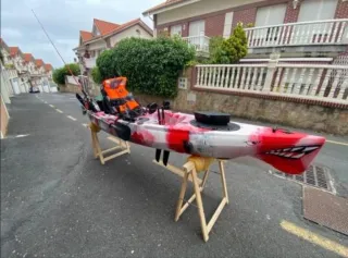Kayak de pesca con accesorios