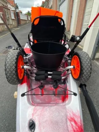 Kayak de pesca con accesorios