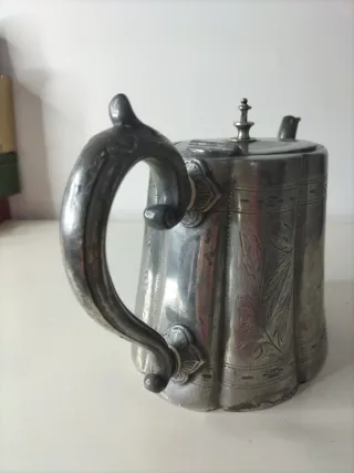 Tetera antigua ➕ molinillo rojo ➕ regalo