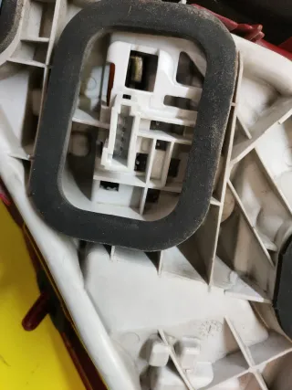 PILOTO TRASERO IZQUIERDO EXTERIOR OPEL MERIVA B