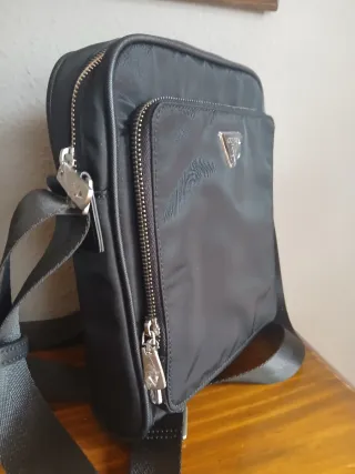 Bandolera Guess Negra Original