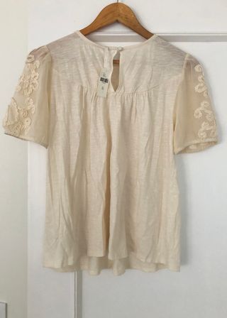 Top Anthropologie crema bordado. Talla XS