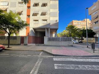 Garaje en venta en Carolinas Altas en Alicante
