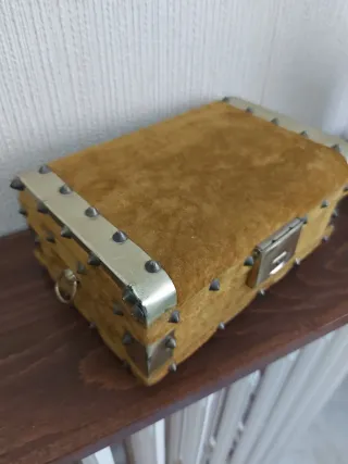 Baúl Joyero Musical Suede Dorado