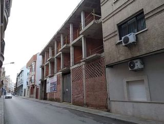 Edificio en venta en Valdepeñas