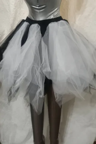 Falda tutú mujer negra y blanca