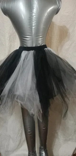 Falda tutú mujer negra y blanca