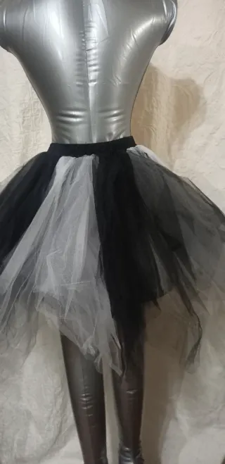 Falda tutú mujer negra y blanca