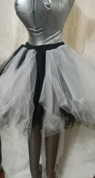 Falda tutú mujer negra y blanca